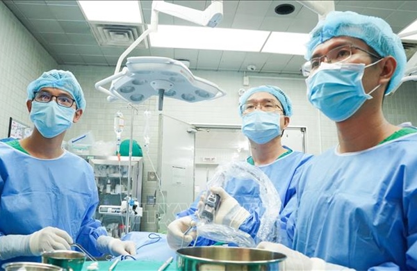 Lần đầu tiên Việt Nam ứng dụng hệ thống phẫu thuật nội soi thần kinh hiện đại