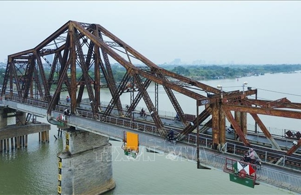 Cầu Long Biên chính thức cho xe đi lại sau 2 tháng sửa chữa