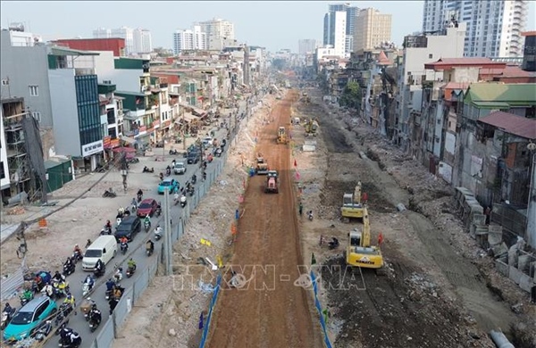 Hà Nội: Cấm ô tô lưu thông theo chiều từ La Thành đi Voi Phục