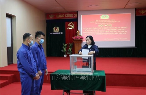 Hướng dẫn bầu cử cho học viên cai nghiện ma túy