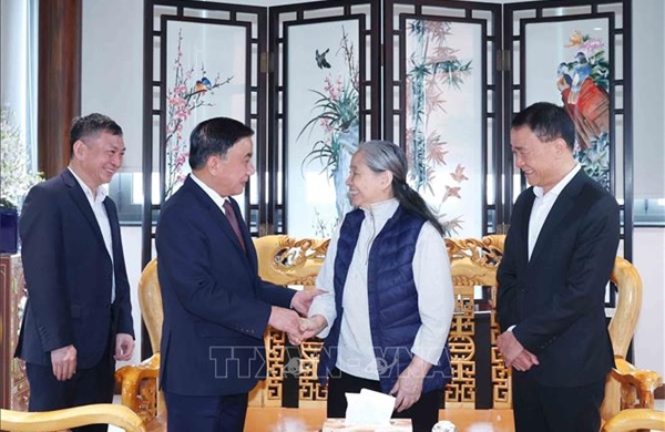 Thường trực Ban Bí thư chúc Tết các đồng chí nguyên lãnh đạo Đảng, Nhà nước