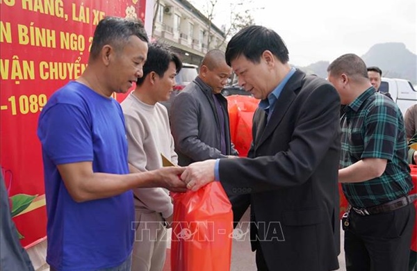 Chăm lo Tết chu đáo cho lực lượng 'trực chiến' tại cửa khẩu