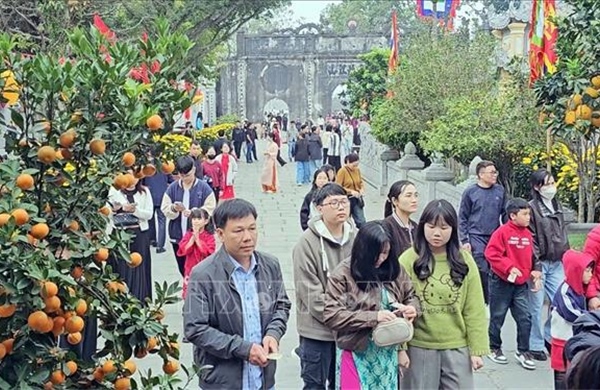 Côn Sơn - Kiếp Bạc đón hơn 16,5 vạn lượt khách những ngày đầu năm mới