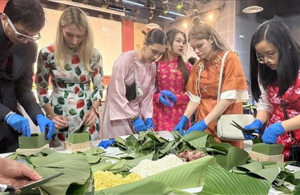 Chợ Xuân lan tỏa văn hóa Việt Nam giữa lòng nước Pháp