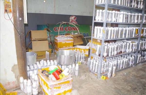 Tìm bị hại trong vụ án sản xuất, buôn bán hàng chục nghìn chai nước hoa giả