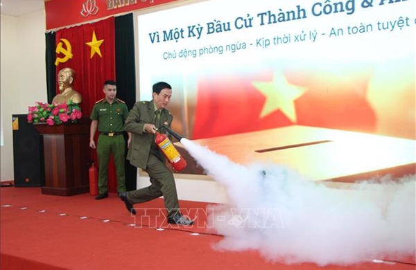 Tập huấn phòng cháy, chữa cháy phục vụ bầu cử