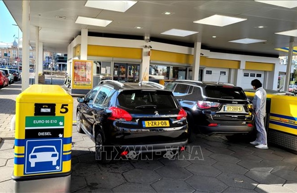 Giá dầu Brent tăng vượt mức 98 USD/thùng khi đàm phán Mỹ-Iran còn nhiều bất định