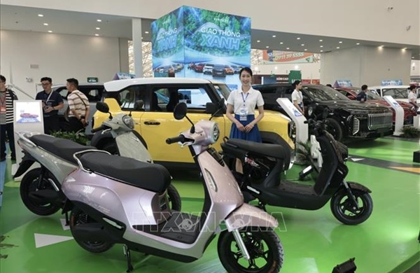 Thị trường xe máy điện bứt tốc, xe máy xăng vẫn giữ đà tăng