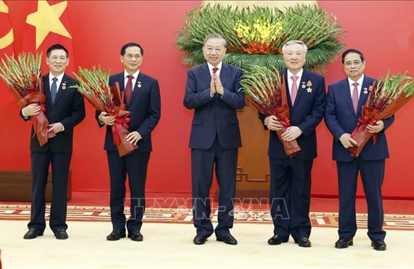 Tổng Bí thư Tô Lâm chủ trì Lễ trao tặng Huân chương Quân công và Huy hiệu Đảng