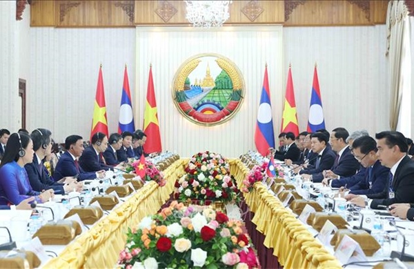 Thường trực Ban Bí thư Trần Cẩm Tú hội kiến Thủ tướng Lào Sonexay Siphandone