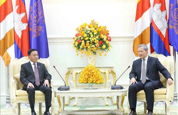 Thường trực Ban Bí thư hội kiến Thủ tướng Campuchia