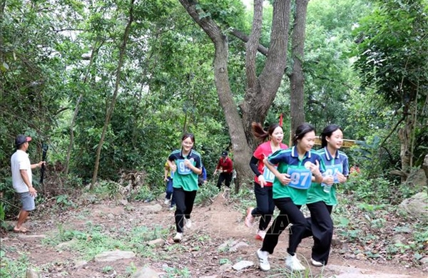 Trên 300 vận động viên tham dự Giải leo núi chinh phục đỉnh Tam Ban