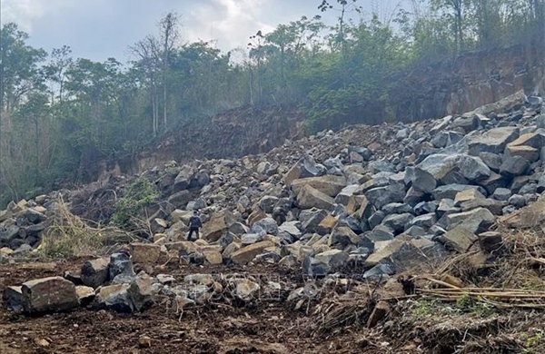 Xử lý một điểm khai thác đá trái phép trên diện tích gần 3.400 m²