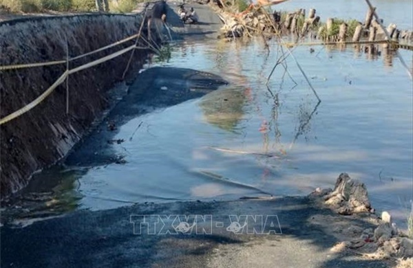 Tiếp tục xảy ra vụ sạt lở làm sụp lún lộ giao thông ở xã Cái Nước