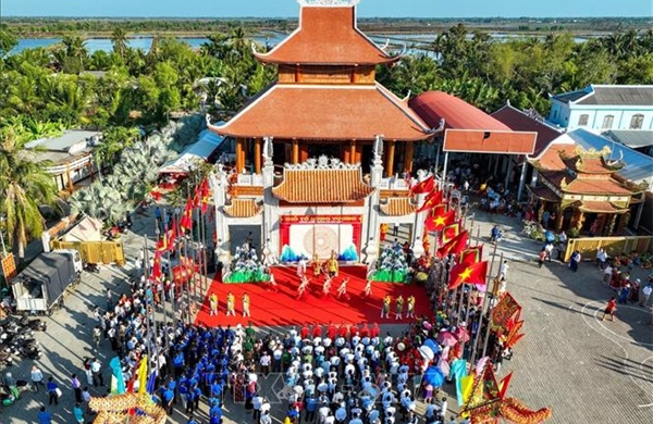 Từ mọi miền Tổ quốc, con cháu Lạc Hồng hướng về nguồn cội