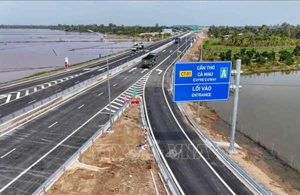 Ưu tiên đầu tư hạ tầng để tăng trưởng 2 con số