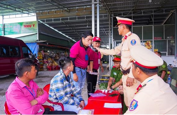 Công an tỉnh Tây Ninh triển khai test nhanh ma túy đối với lái xe đưa đón công nhân