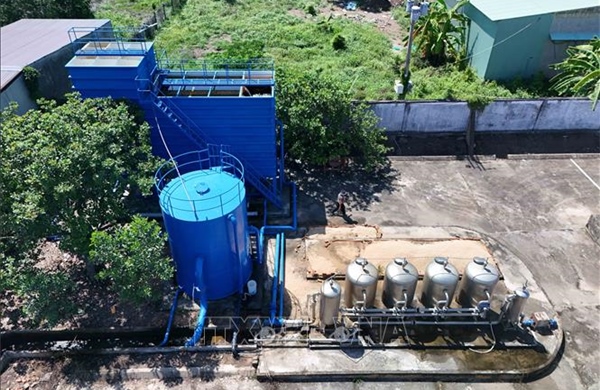 Nhiều doanh nghiệp cấp nước nhưng người dân vẫn thiếu nước sạch