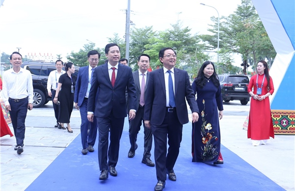 Lào Cai cần cụ thể hóa các cơ chế, chính sách đặc thù để thu hút đầu tư