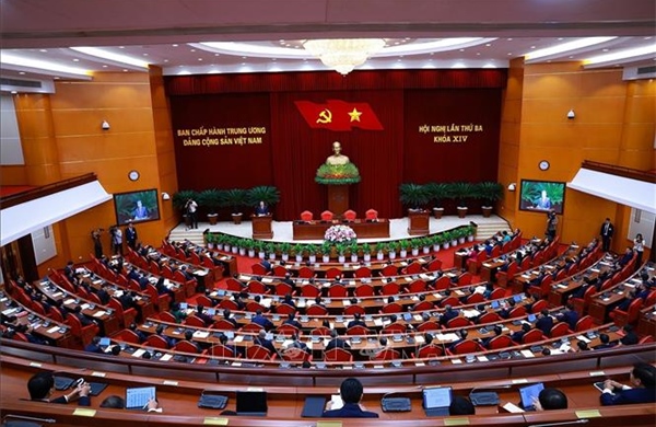 Hoàn thiện những quyết sách chiến lược cho giai đoạn phát triển mới