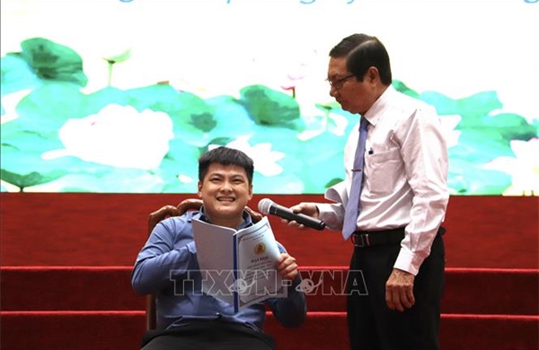 Chung tay chăm lo cho nạn nhân da cam