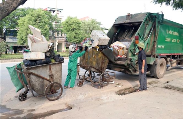 Hải Phòng gấp rút xử lý dứt điểm rác thải ùn ứ sau nhiều tuần tồn đọng