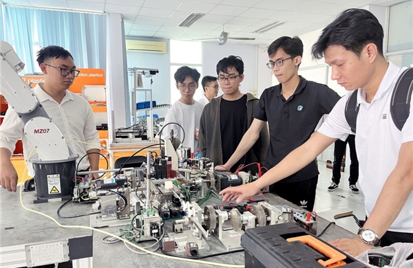 Đề xuất chính sách mới hỗ trợ người học, giảng viên đi học tập, nghiên cứu ở nước ngoài