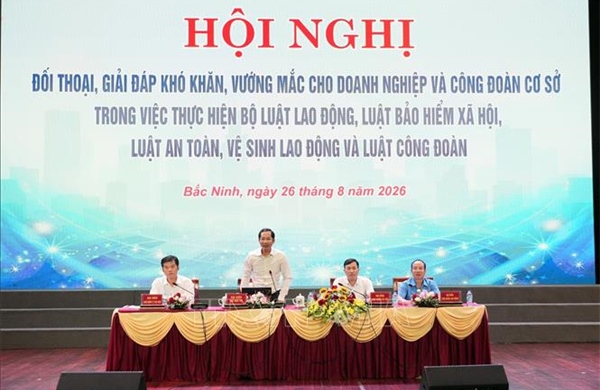 Đối thoại, tháo gỡ vướng mắc về chính sách lao động, bảo hiểm