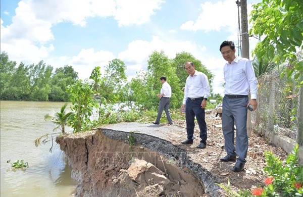 Triển khai các giải pháp cấp bách ứng phó với sạt lở bờ sông, nội đồng