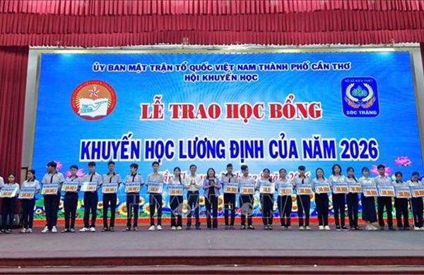 321 học sinh vượt khó được nhận học bổng Lương Định Của 