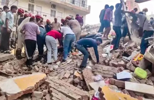 Sập nhà trọ cho sinh viên ở Ấn Độ, nhiều người mắc kẹt