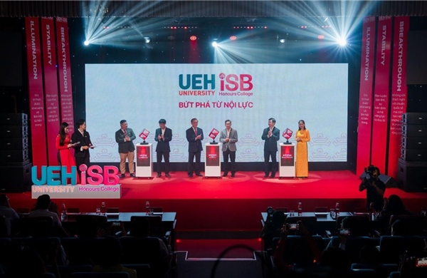 Trường Tài năng UEH.ISB: 15 năm vươn mình, khẳng định giá trị ươm mầm tài năng Việt