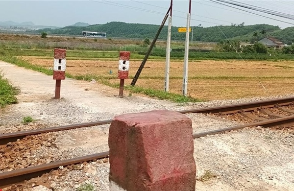 Vượt đường sắt qua lối đi tự mở, một phụ nữ tử vong