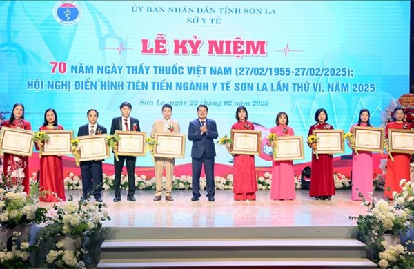 Nhân rộng điển hình tiên tiến trong ngành y tế