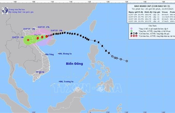 Bão số 3 di chuyển theo hướng Tây Tây Nam với tốc độ khoảng 10 km/giờ