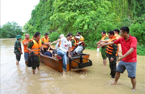 Chung tay hỗ trợ giúp đồng bào miền núi Nghệ An vượt qua lũ dữ