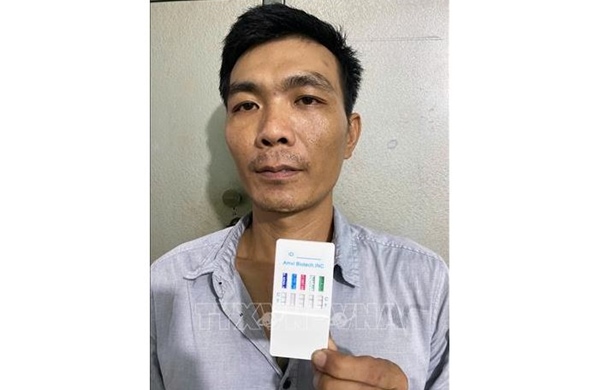 Tạm giữ hình sự đối tượng livestream cảnh hành hung bạn gái trên mạng xã hội