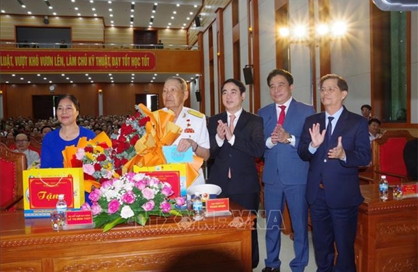 Hy sinh thầm lặng của người có chồng và con cùng là liệt sĩ phi công