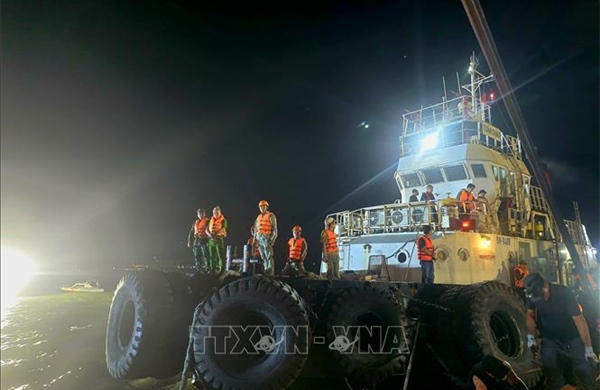 Vụ lật tàu trên vịnh Hạ Long: Tìm kiếm các nạn nhân mất tích trong thời gian sớm nhất