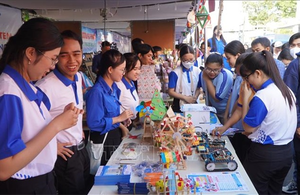 Kết hợp giữa STEM/STEAM và chuyển đổi số: Nền tảng vững chắc giúp học sinh hội nhập quốc tế