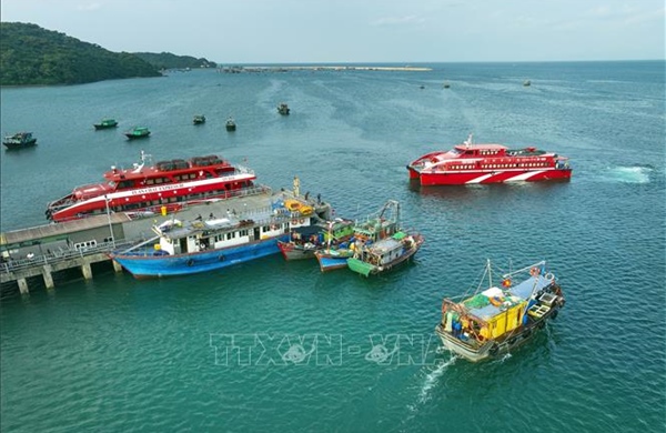Quảng Ninh thu hút 76.000 lượt khách trong ngày đầu nghỉ Lễ 2/9