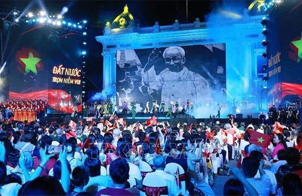 Chương trình nghệ thuật đặc biệt &#39;Hà Nội - Từ mùa Thu lịch sử năm 1945&#39;