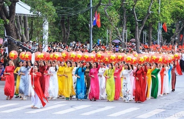 Phụ nữ Việt Nam: Từ truyền thống anh hùng đến khát vọng cống hiến