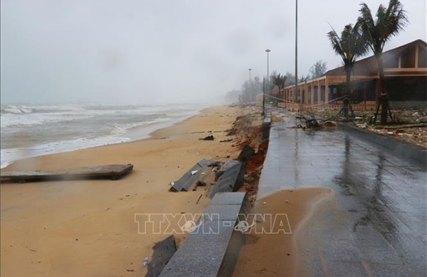 Xâm thực biển ảnh hưởng nghiêm trọng đến bãi tắm tại Quảng Trị