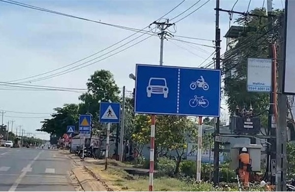 Rà soát bất cập lắp đặt biển báo giao thông trên Quốc lộ 19