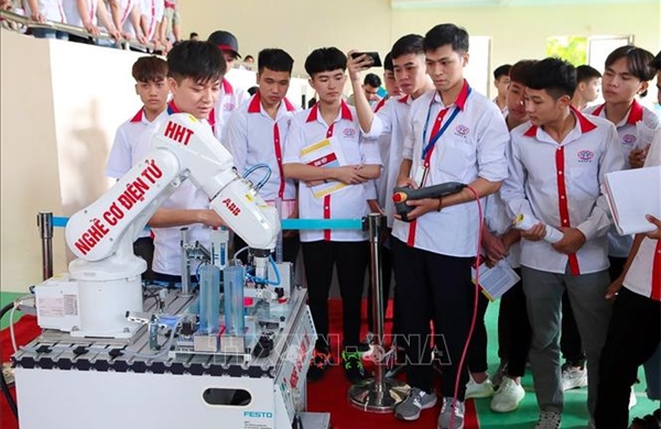 Thể chế hóa các chủ trương để phát triển mạnh mẽ nguồn nhân lực chất lượng cao