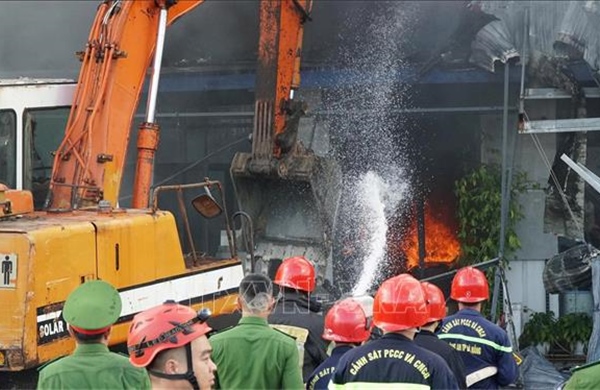 Cháy lớn tại cửa hàng vật liệu xây dựng ở Đà Nẵng