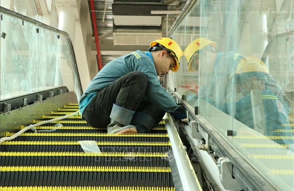 Xuyên Tết lắp đặt thiết bị tại nhà ga sân bay Long Thành