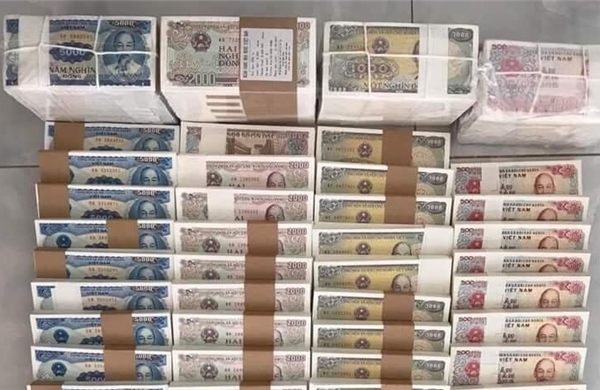 Đổi tiền lì xì cận Tết: Bẫy lừa đảo và rủi ro pháp lý