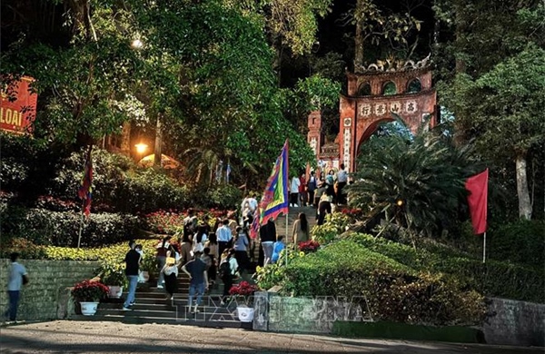 Đất Tổ linh thiêng trong khoảnh khắc giao thừa